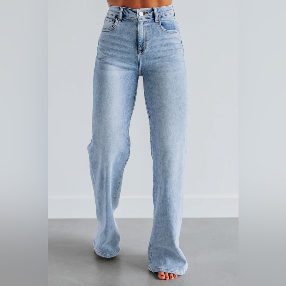 Size 27 Risen Light Blue Denim Jeans for Sale.